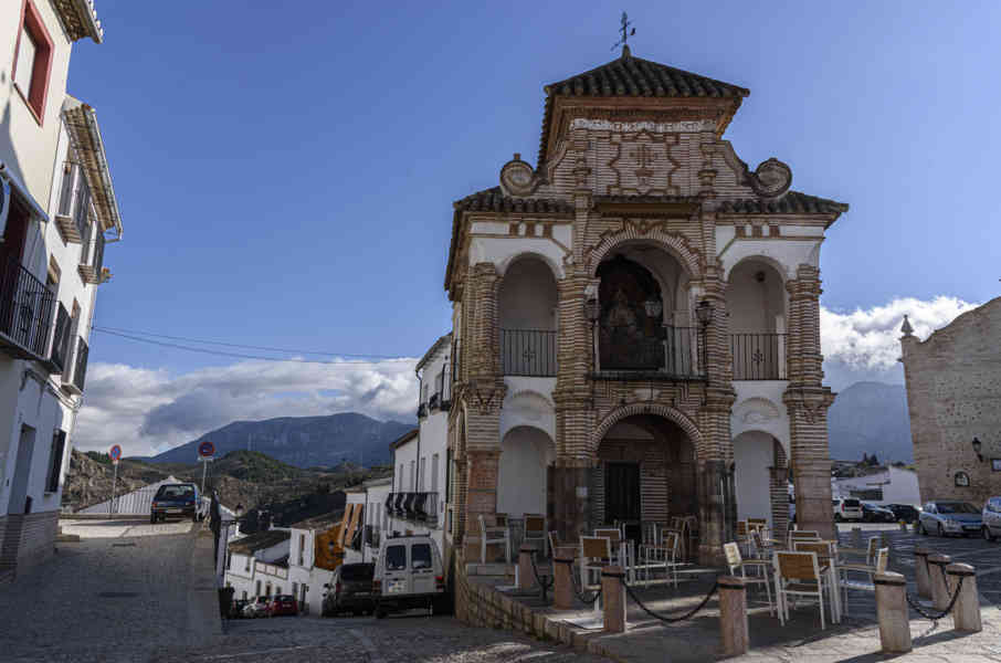 Málaga - Antequera 37 - capilla tribuna Vírgen del Socorro - portichuelo.jpg